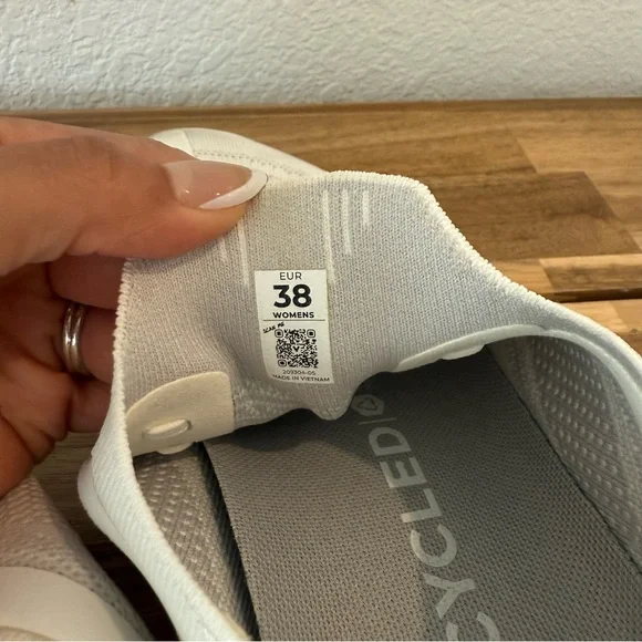 VivoBarefoot- Women’s White Lite Knit Sneakers- Size 8 - Picture 7 of 7